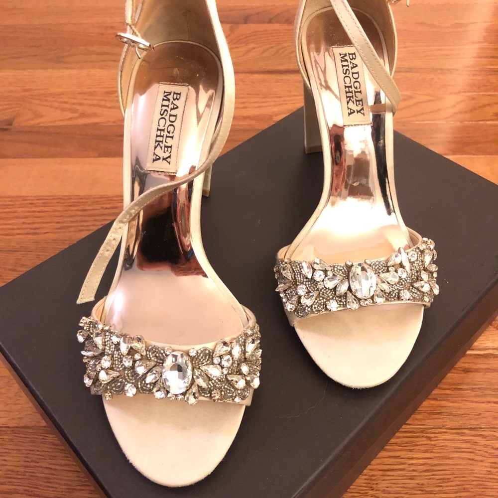 Badgley Mischka Women’s Barby Pumps, Ivory Size 6